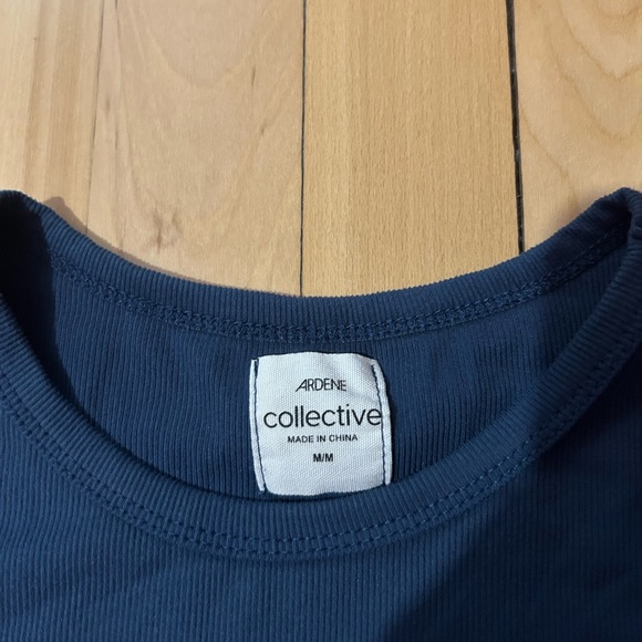 Ardène | 2 Workout Tops (Fitted) - Picture 4 of 8